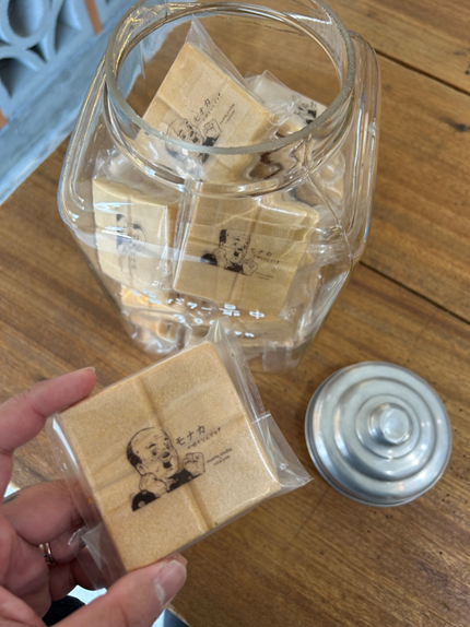 ウミネコ商店から新商品！✨　「塩バターモナカ」　
